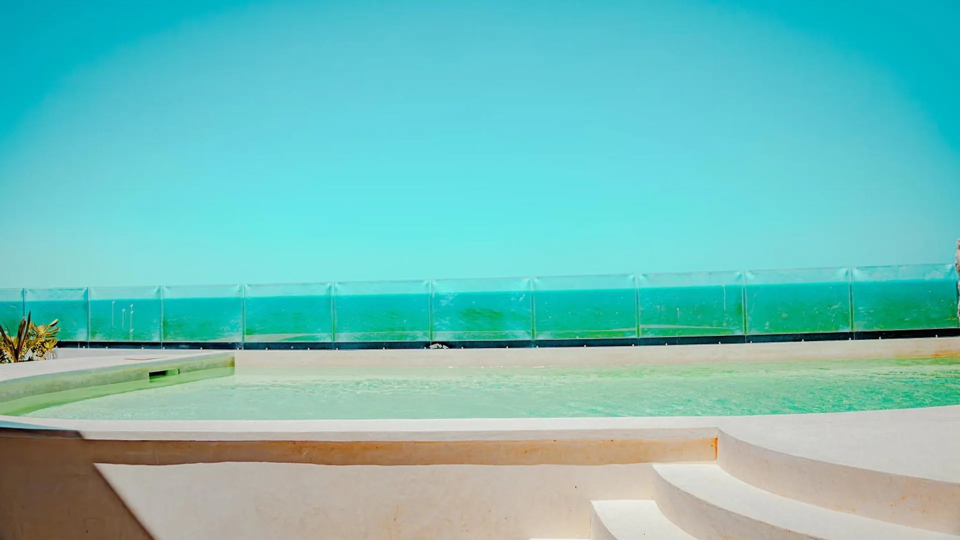 Luxury Ocean Front Apartment Merida 0*,